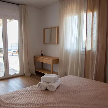 Anthodesmi Villa *